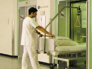 تركيب-مصاعد-المستشفيات-سهلة-الاستخدام-وكبرة-الحجم-فى-السعودية