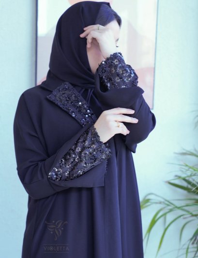 عباية سوداء مزينة بالترتر – z625 من فيوليتا بوتيك بسعر 290 ريال