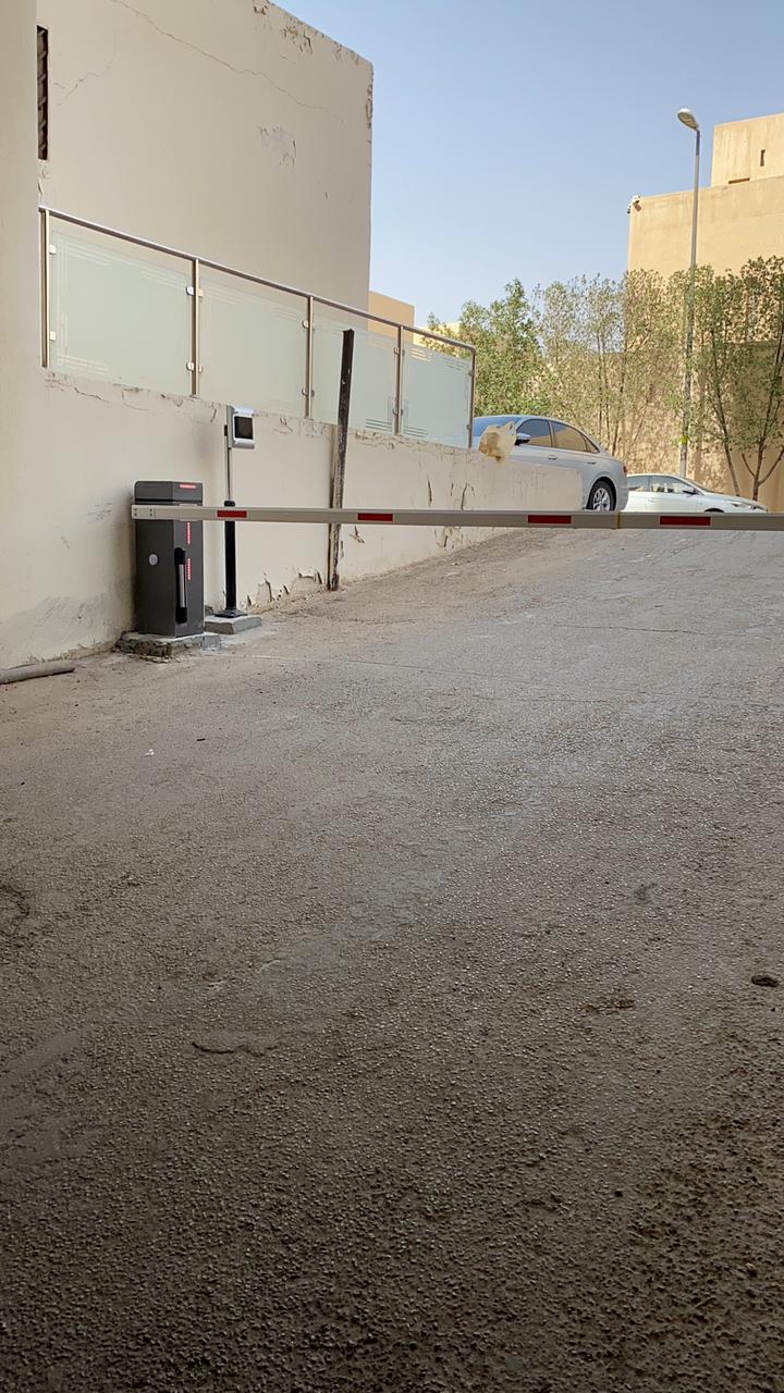 بوابات دخول وخروج سيارات