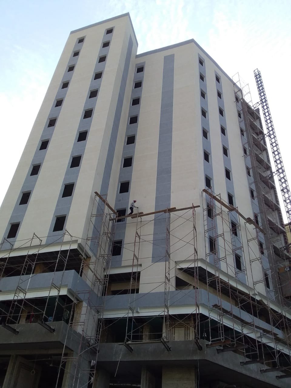 توريد وتركيب كسر رخام اسباني من شركة الحلول الصخرية