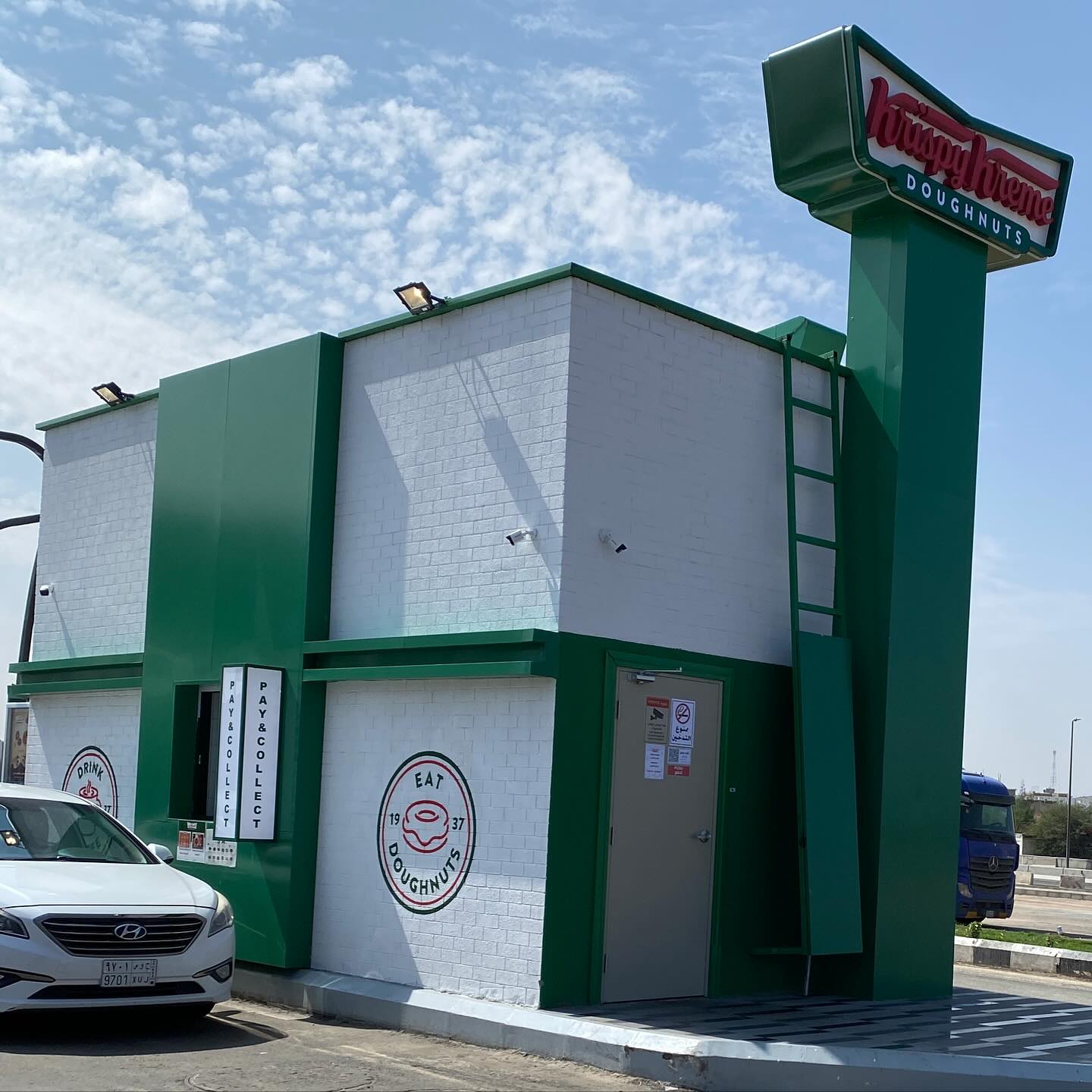 تنفيذ واجهات المحلات حس طلب العميل